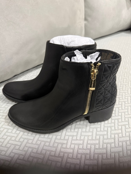 Bandolino Shoes - Bandolino Bdumika Black Quilted Heel Ankle Boots with Gold Zipper Size 10M